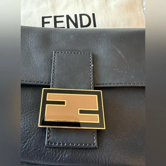 Fendi BAGUETTE LEATHER HANDBAG - Picture 5 of 16